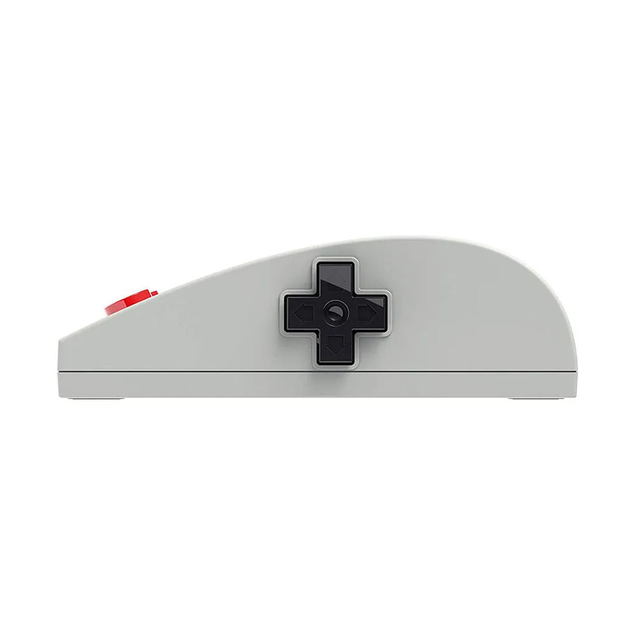 Souris 8BitDo N30 vue de profil, croix directionnelle sur le flanc