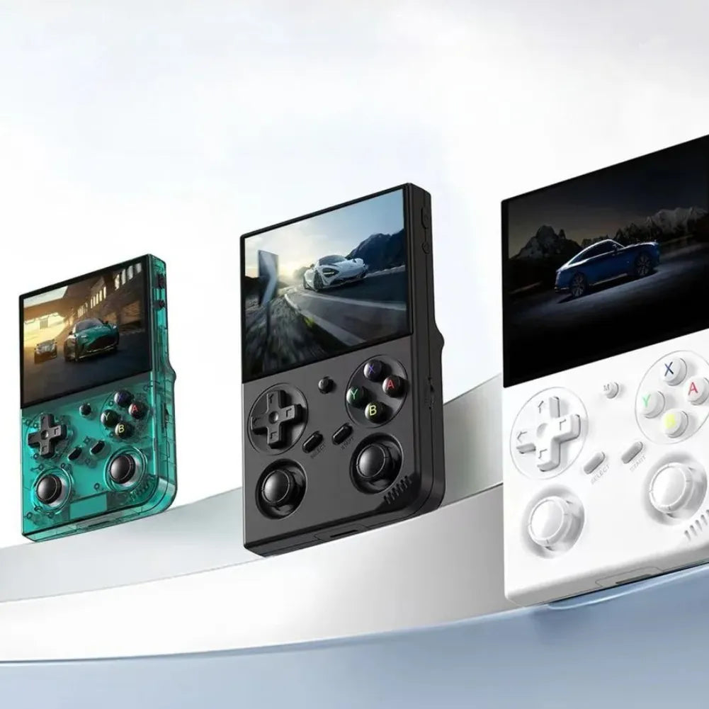 Image de la console rétro Anbernic RG35XX Pro, affichant ses trois coloris distincts.