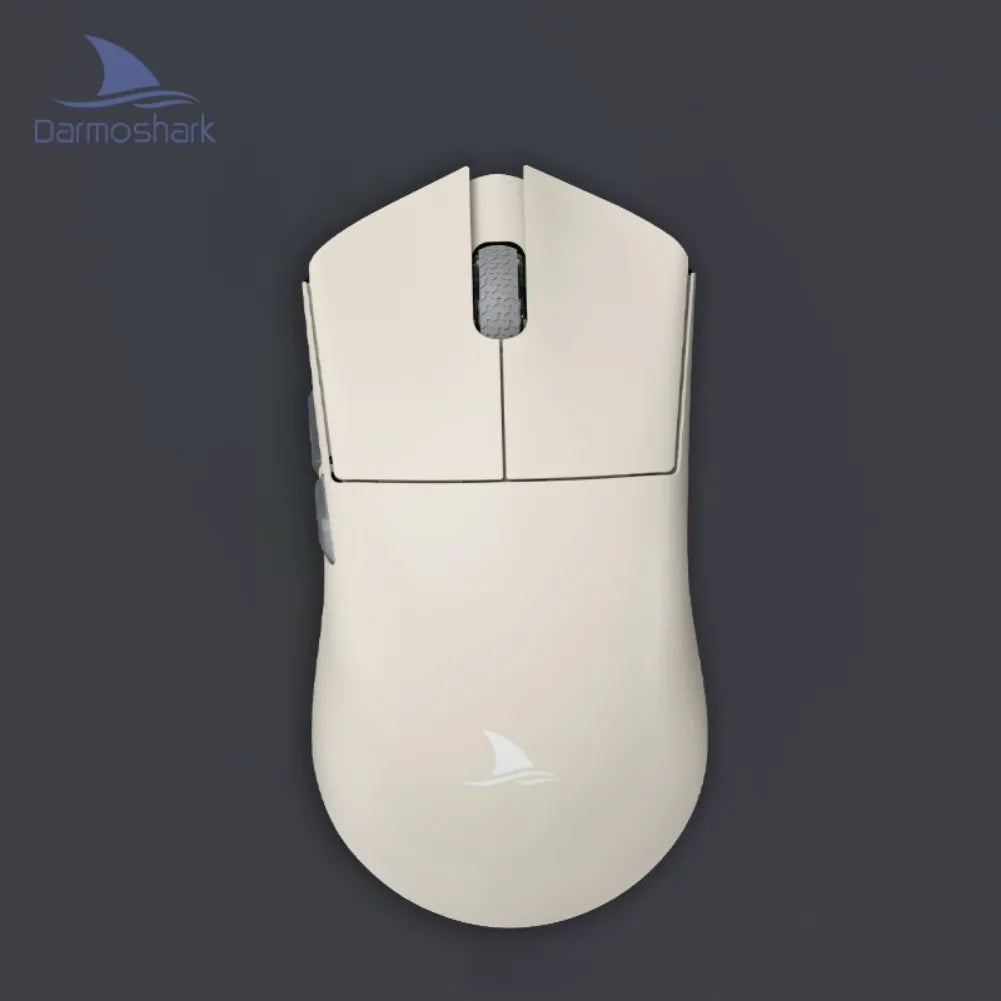 Vue avant de la souris Darmoshark M3.