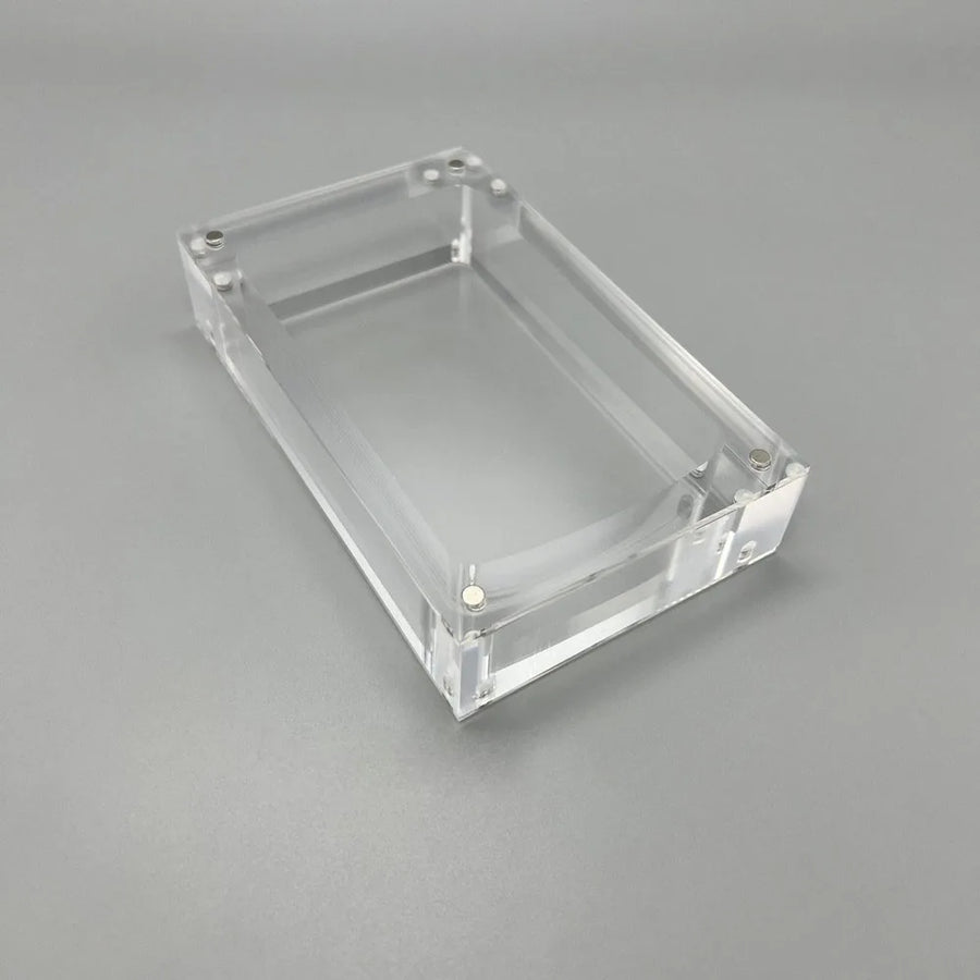 Vitrine acrylique transparente à capot magnétique pour console Game Boy Color — visuel 3