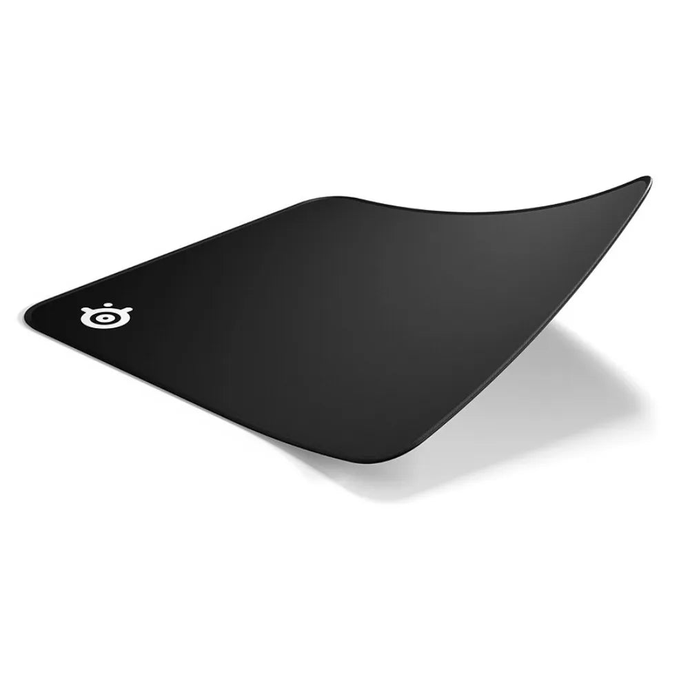 Tapis de souris gaming SteelSeries QcK Edge M avec surface lisse et design moderne.