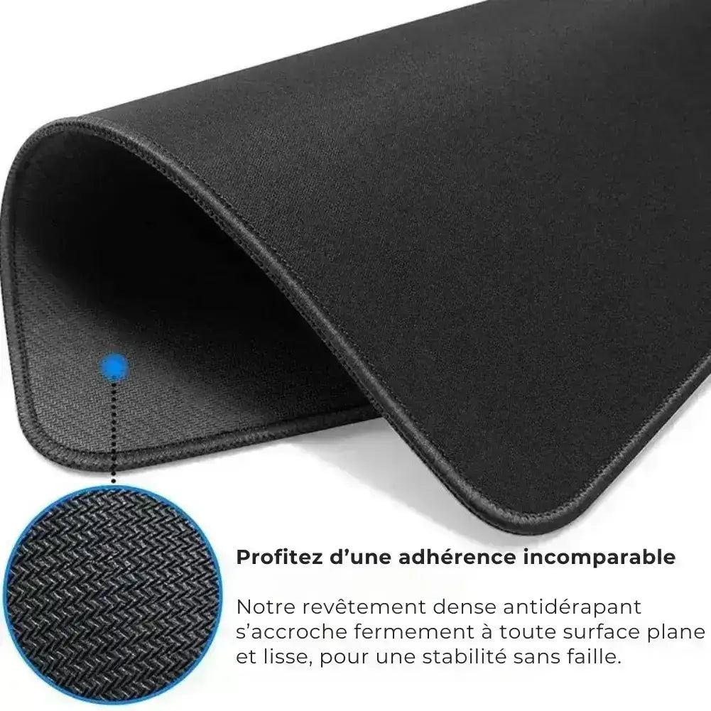 Tapis de souris XXL One Piece avec revêtement antidérapant pour une adhérence optimale lors du gaming.
