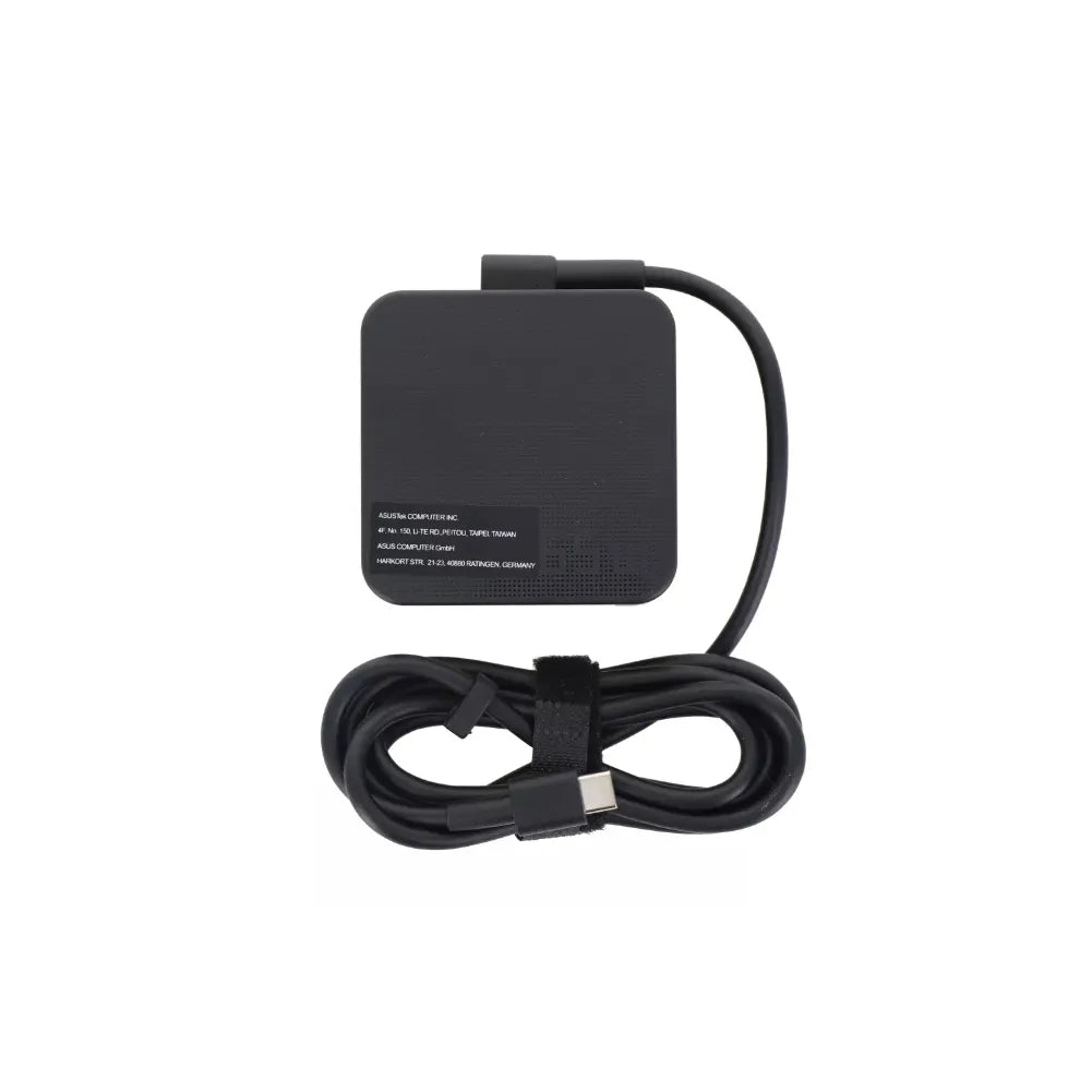 ROG Xbox Ally blanche – Console portable 7” 120 Hz VRR accessoire avec câble USB et adaptateur pour recharges rapide.