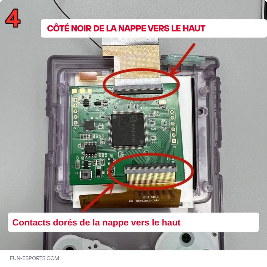 Notice de montage en francais, etape 4 : cote noir de la nappe vers le haut et contacts dores vers le haut dans la coque