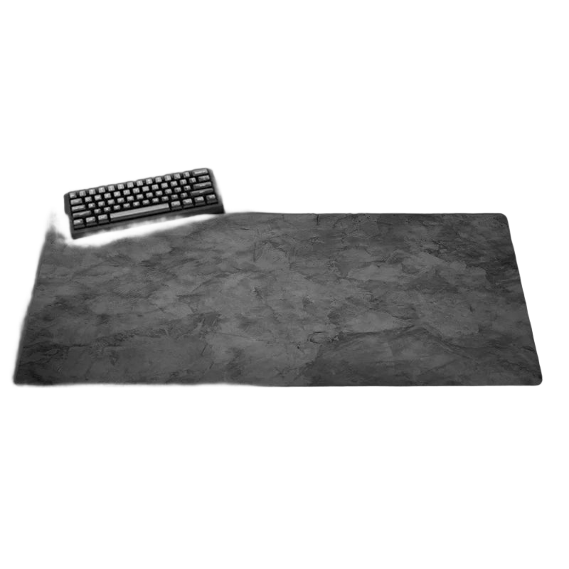 Grand tapis de souris gris déroulé à plat, surface en tissu tissé et bords surjetés