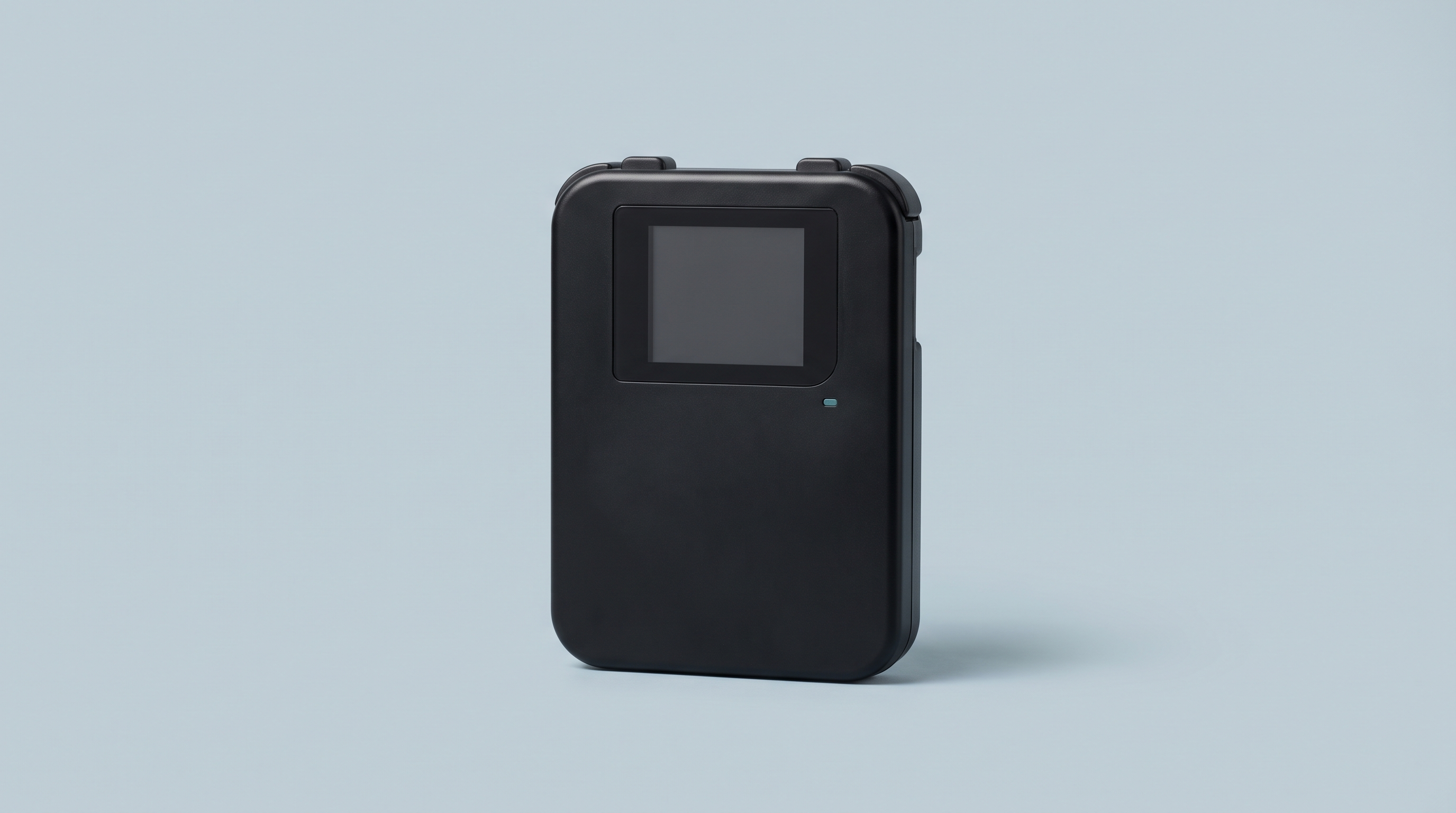 Console portable rétro compacte noire au format vertical, petit écran carré éteint