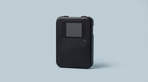 Console portable rétro compacte noire au format vertical, petit écran carré éteint