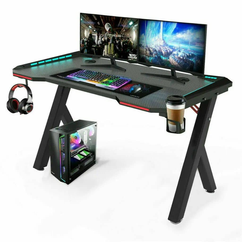 Bureau gamer avec les led allumés