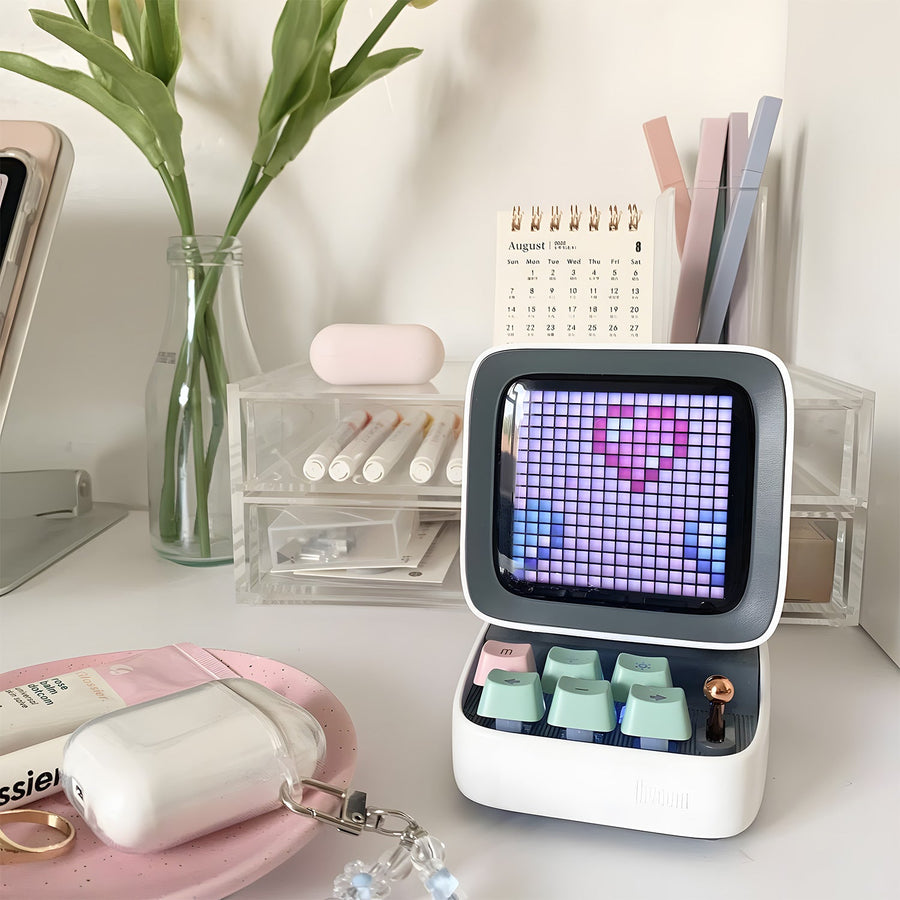 Divoom Ditoo-Pro posée sur un bureau