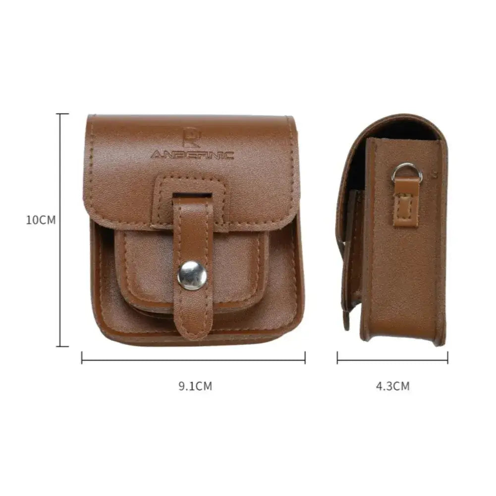 Housse Anbernic RG34XXSP – Style rétro & protection montrant sa finition en simili cuir marron et ses dimensions compactes.