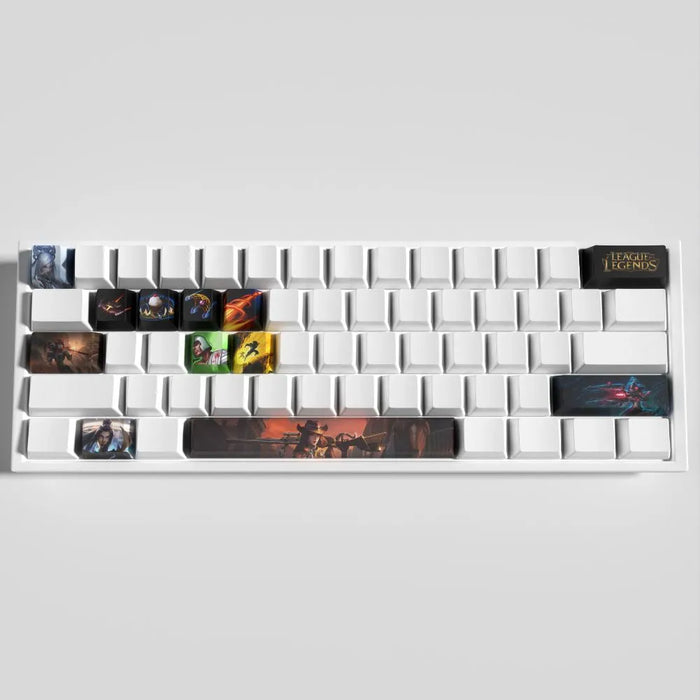 Un motif fin réclame un procédé sans épaisseur — Keycaps Caitlyn League of Legends – finesse de gravure et légendes qui restent lisibles