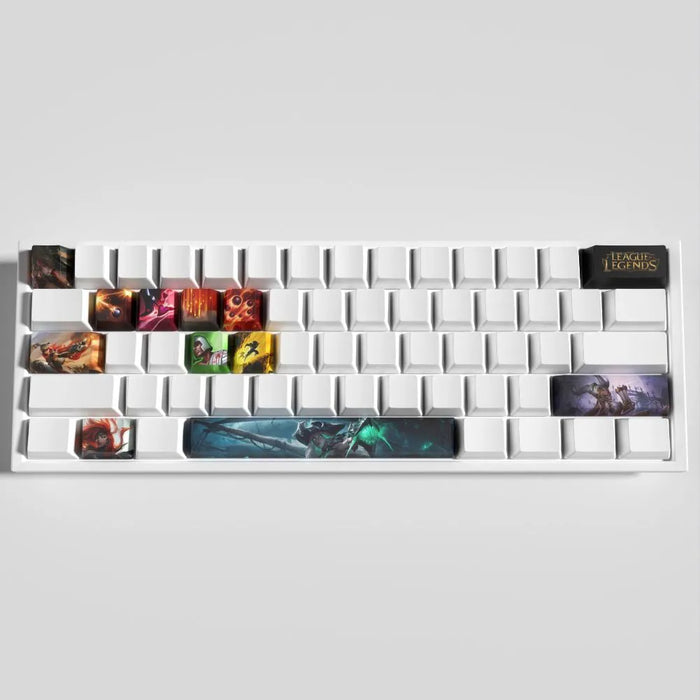Montage : douze touches, quelques minutes, réversible — Keycaps Miss Fortune League of Legends – rendu comparé sur clavier noir et blanc