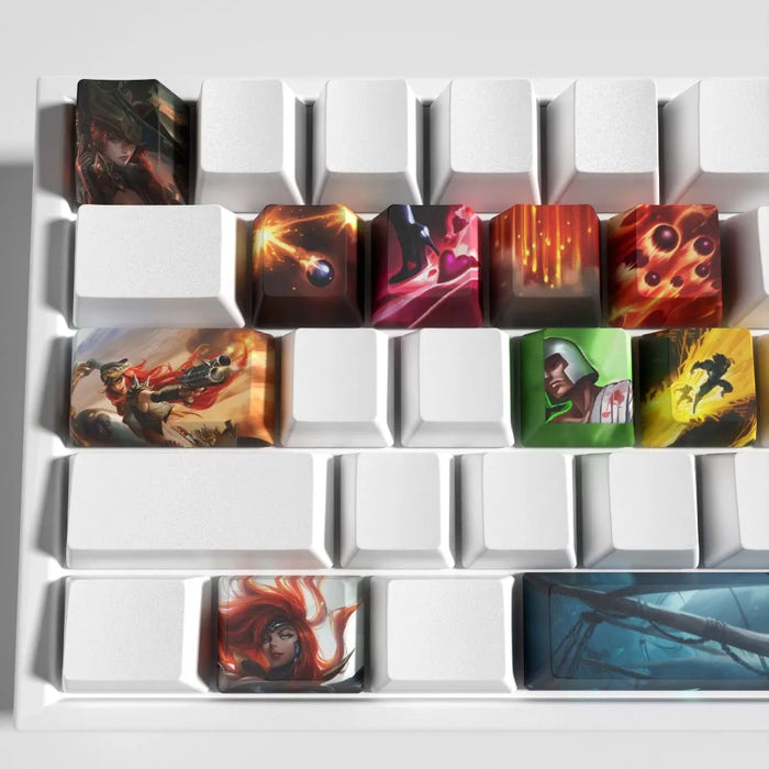 Miss Fortune, capitaine de Bilgewater — Keycaps Miss Fortune League of Legends – rendu comparé sur clavier noir et blanc