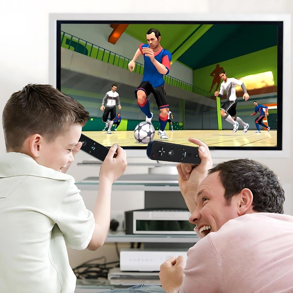 Un enfant et son papa joue à la Wii