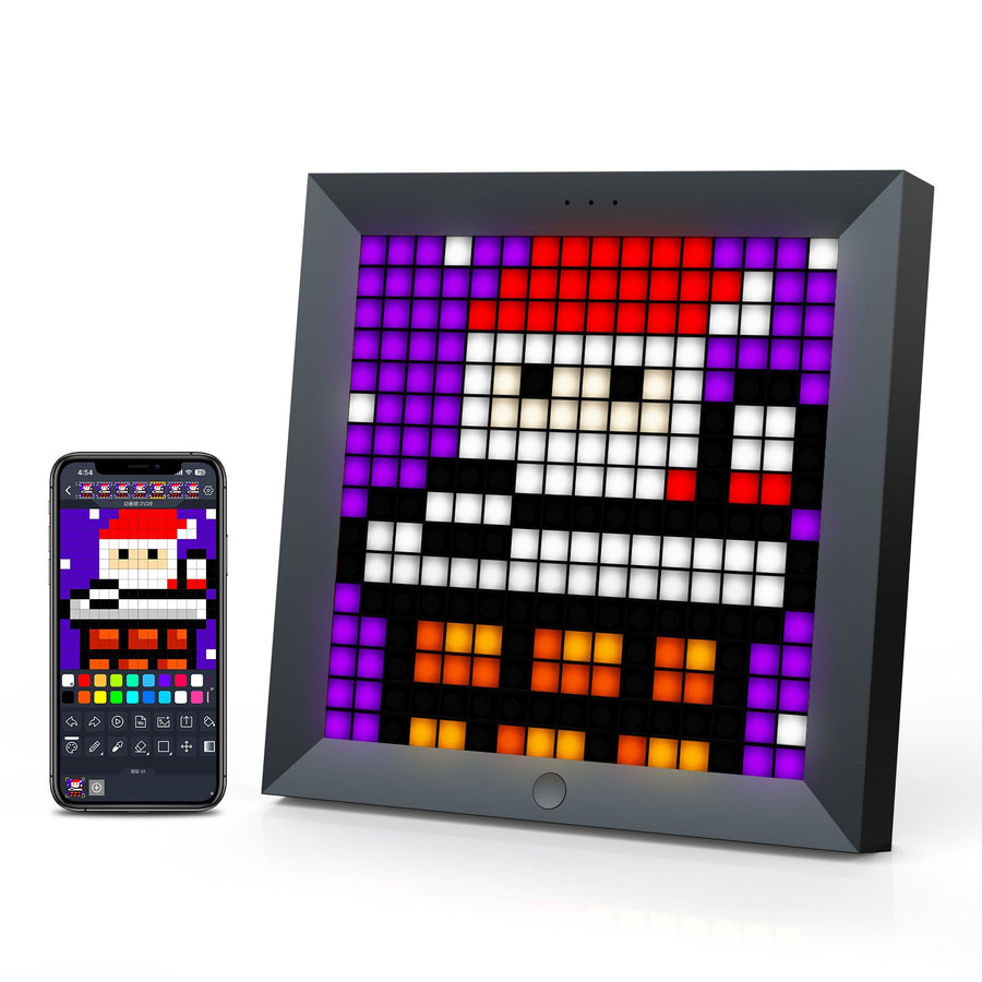 Divoom Pixoo 16×16 affichant un personnage de Noël en pixel art
