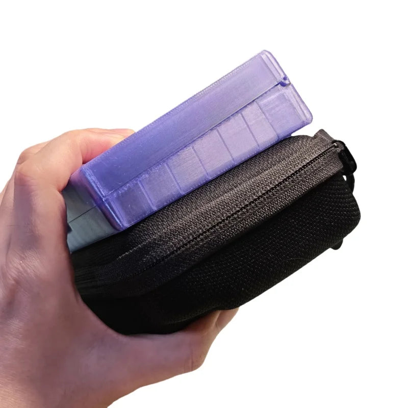 Coque de transport rigide pour la console à clapet Retroid Pocket Flip 2, coloris noir, blanc et violet, visuel 4