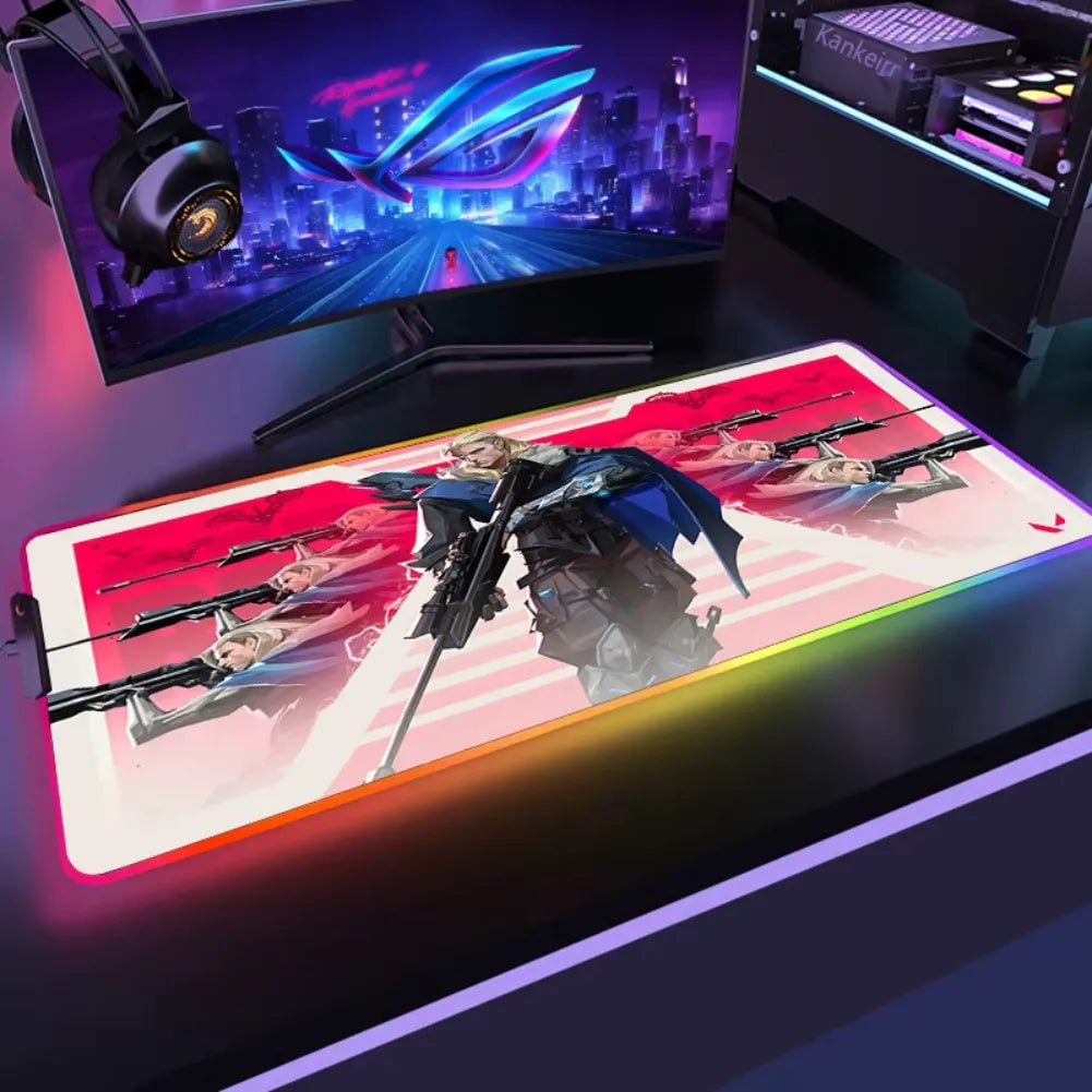 Tapis de souris XXL Valorant Sova positionné sur un bureau gamer