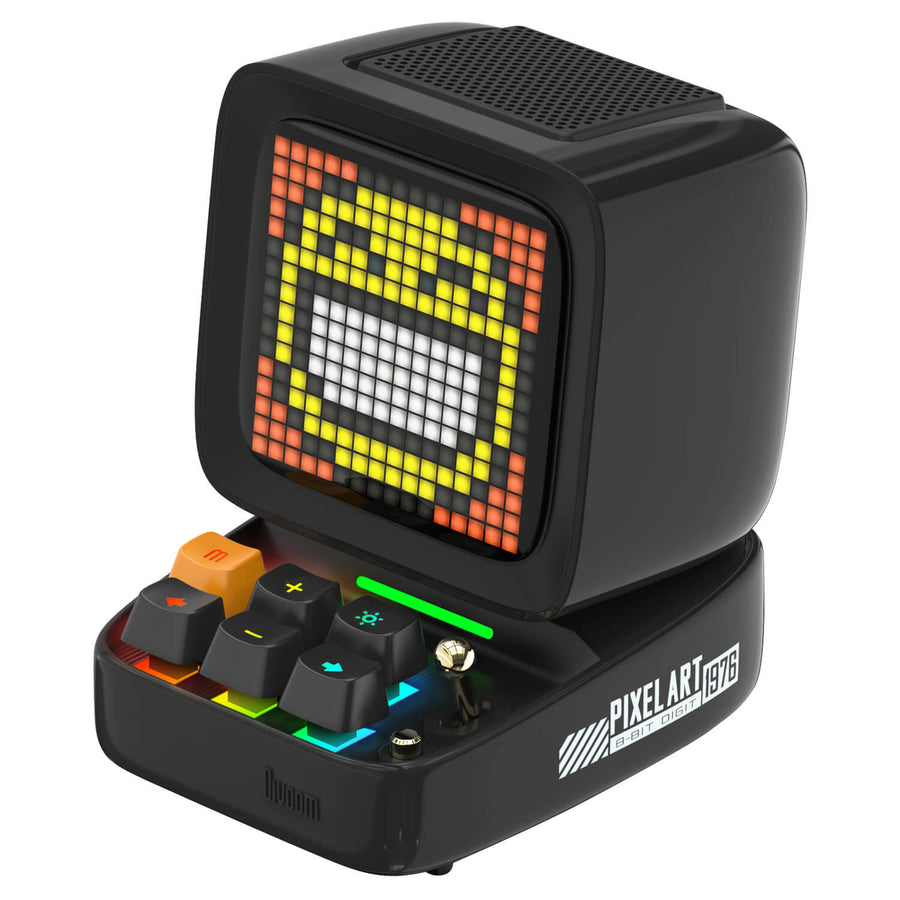 Enceinte Divoom Ditoo-Pro noire, émoji en pixel art à l'écran