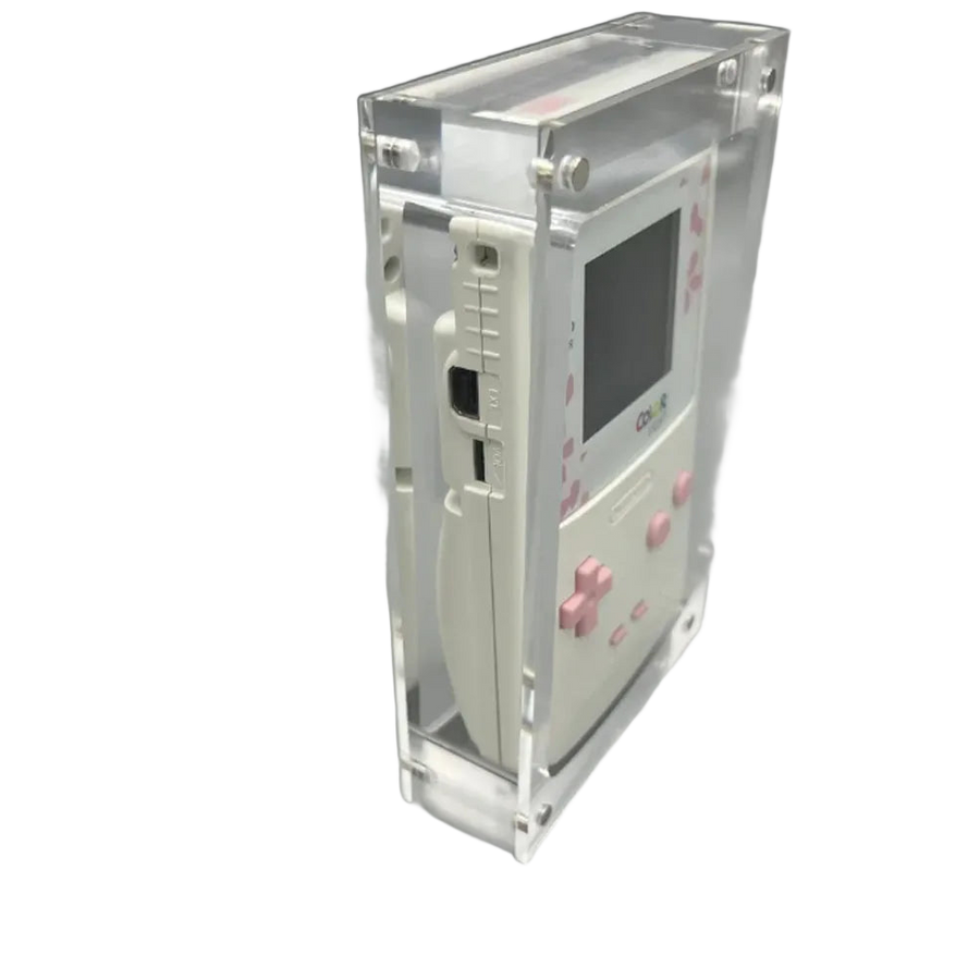 Vitrine d'exposition en acrylique transparent avec capot magnétique, conçue pour protéger une Game Boy Color de la poussière